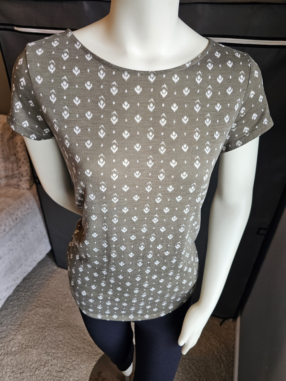 Simply Styled Olive Green Short Sleeve Top with White Geometric Print